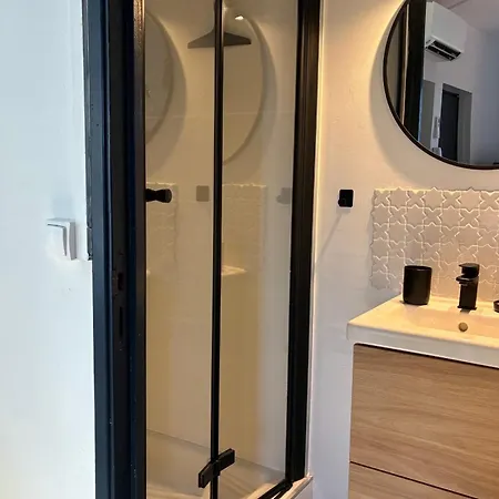 Apartman Bright With Rooftop View Of Ac