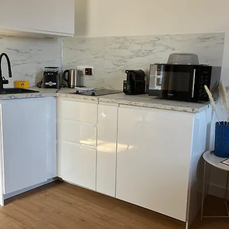 Apartament Bright With Rooftop View Of Ac